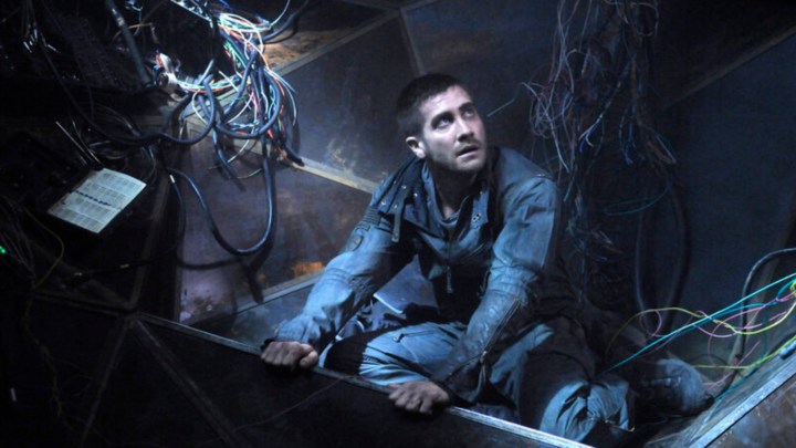 Jake Gyllenhaal surrounded by wires in Source Code.