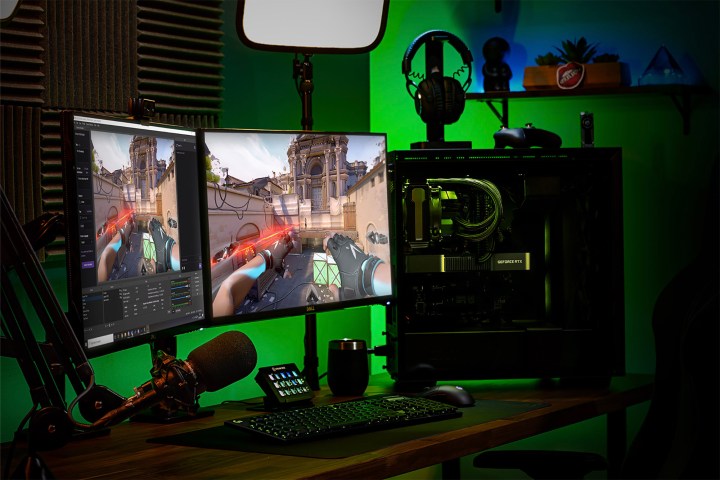 إعداد ألعاب Nvidia GeForce RTX مع شاشة وجهاز كمبيوتر.