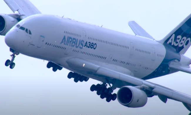airbus video lifts the lid on air show flight displays a380 passenger jet