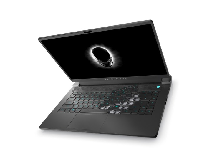 Um laptop Alienware m15 Ryzen Edition R5 fica aberto com o logotipo Alienware na tela.