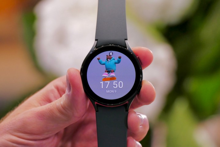 Galaxy Watch 4 screen from the front.