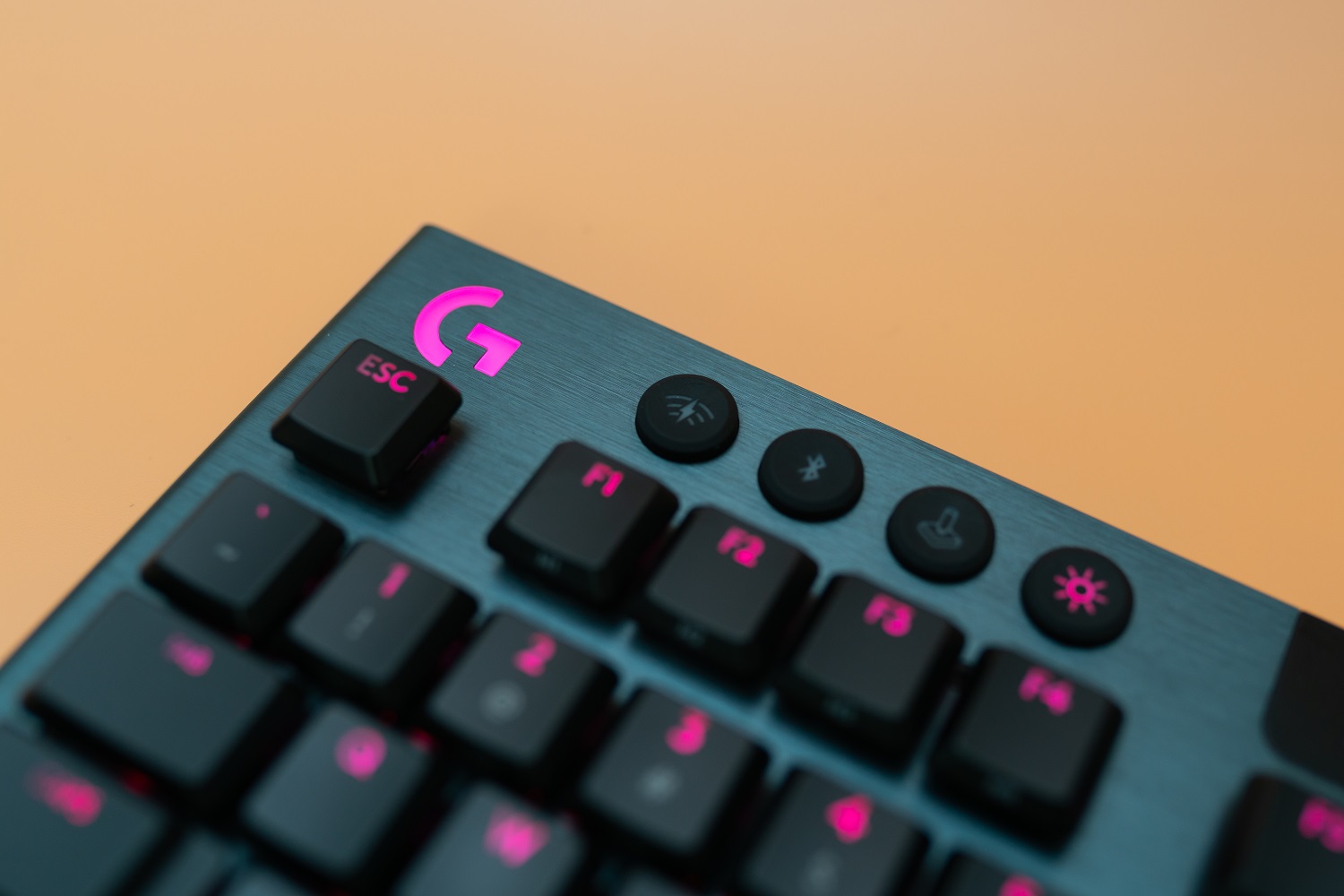 Logitech G915 TKL Review: The Gaming Magic Keyboard