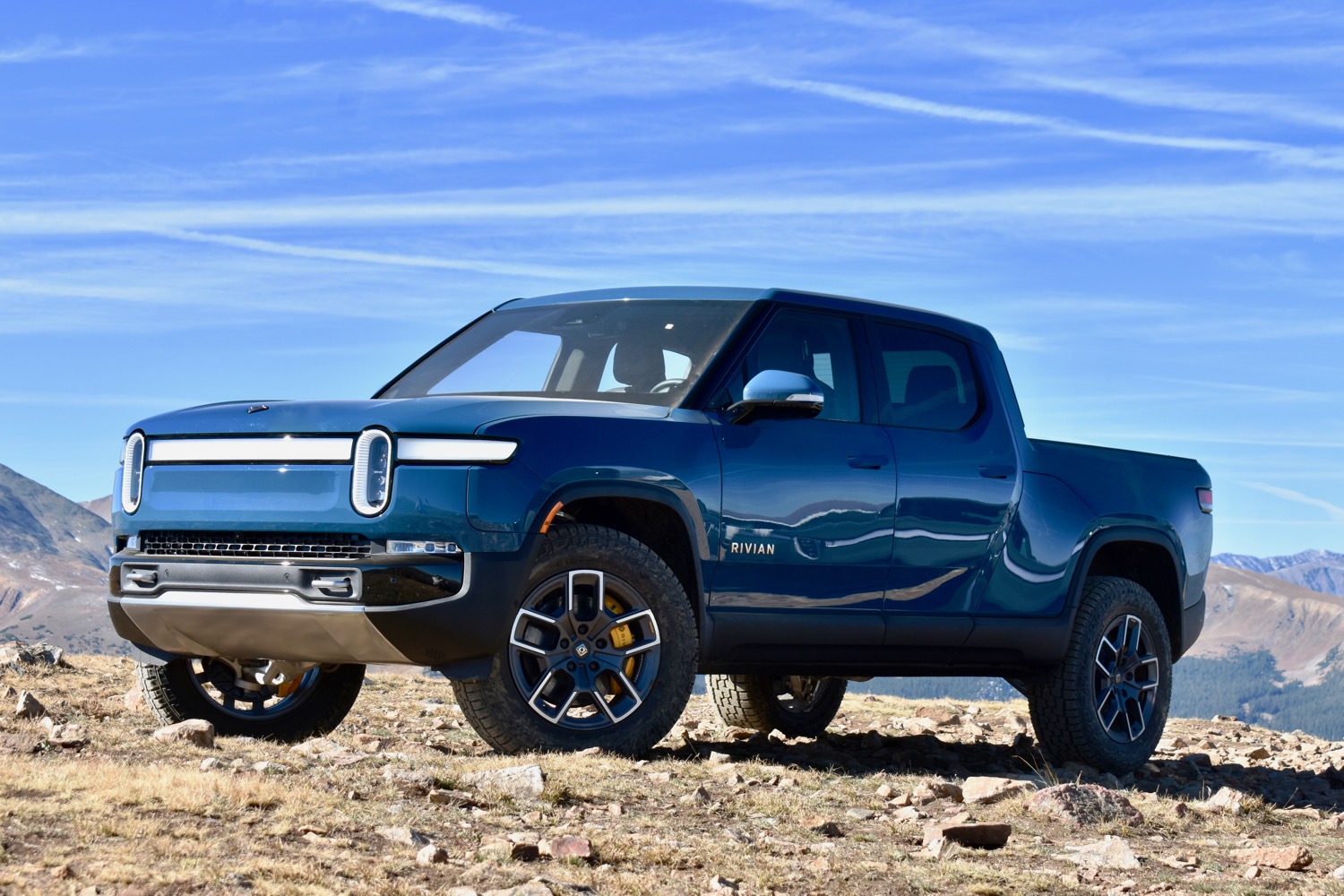 Rivian R1T vs. Ford F-150 Lighting: electric pickup face-off - Vimarsana News
