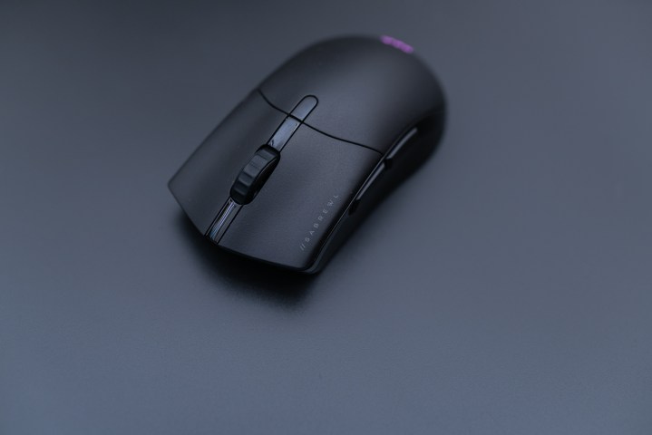 Corsair Sabre Pro Wireless, showing the scroll wheel.