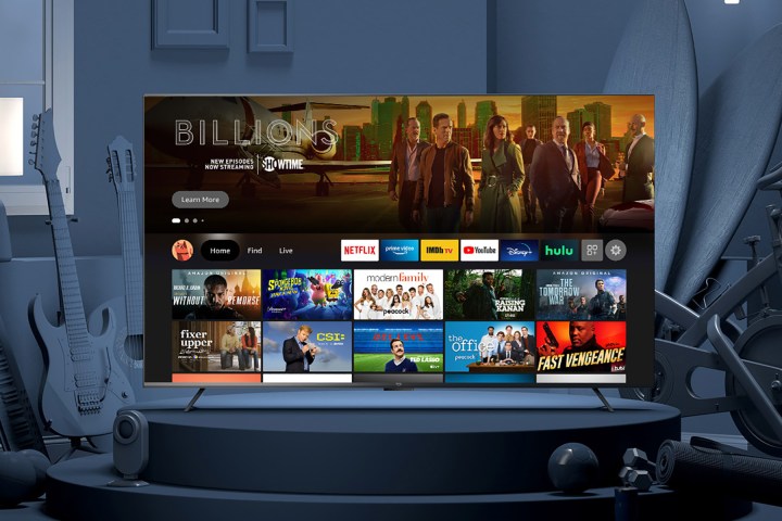Серия Amazon Fire TV Omni с платформой Fire TV на экране.