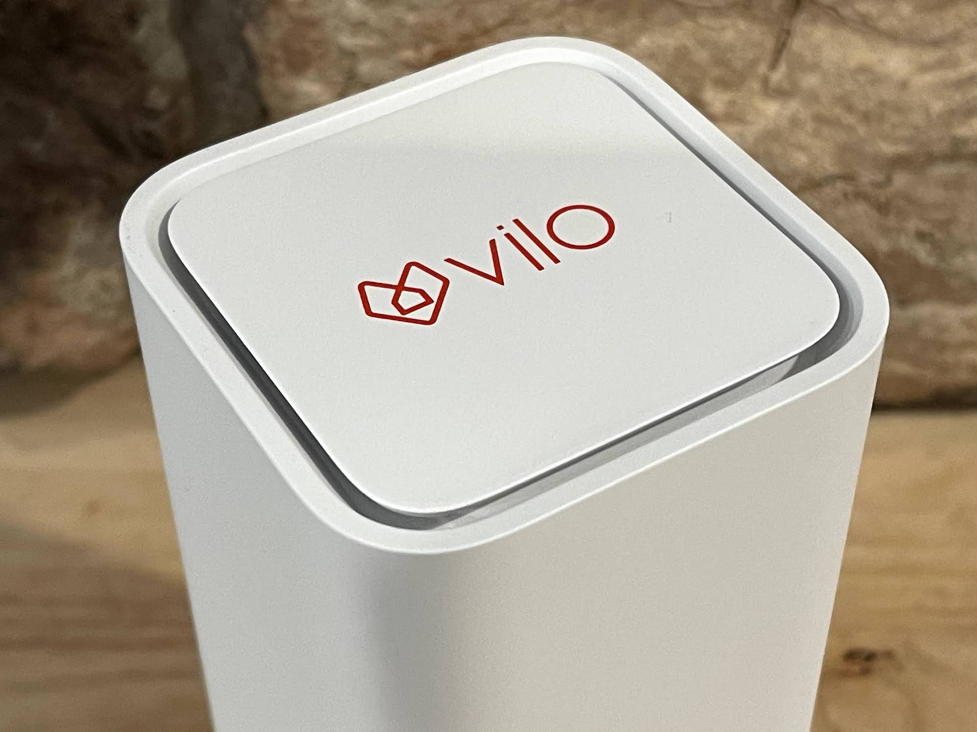 Vilo's square-shaped router.