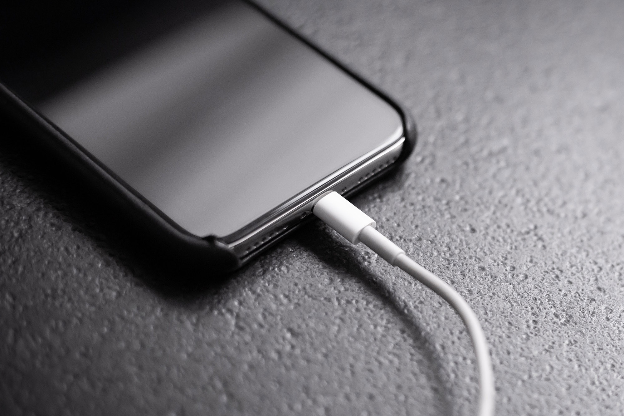 iPhone 15 charging cable may be long enough to actually use - 9to5Mac