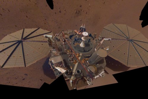 This selfie of NASA’s InSight lander is a mosaic made up of 14 images taken on March 15 and April 11 – the 106th and 133rd Martian days, or sols, of the mission – by the spacecraft Instrument Deployment Camera located on its robotic arm.