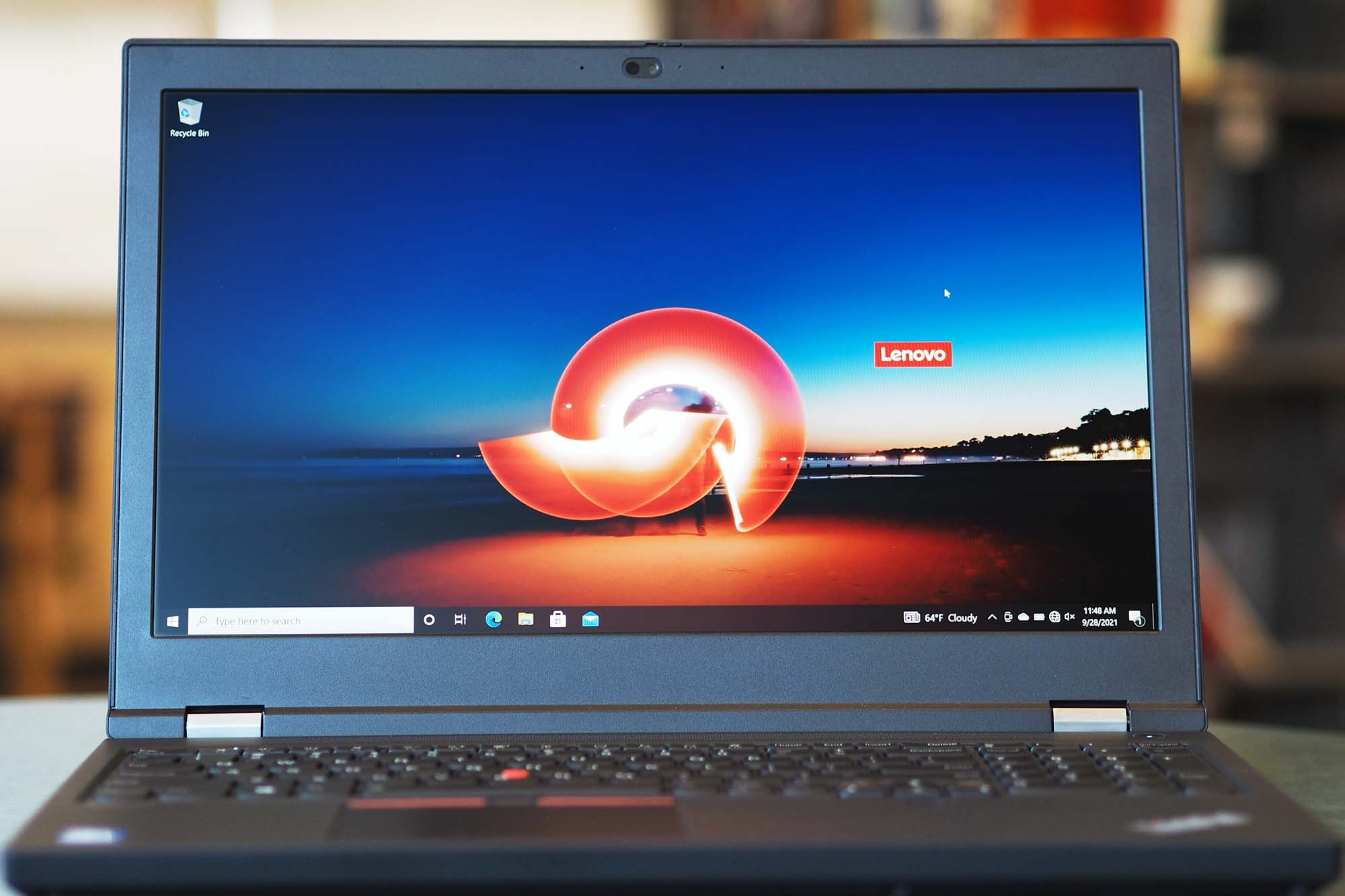 تصویری نزدیک از صفحه نمایش Lenovo ThinkPad P15 Gen 2.