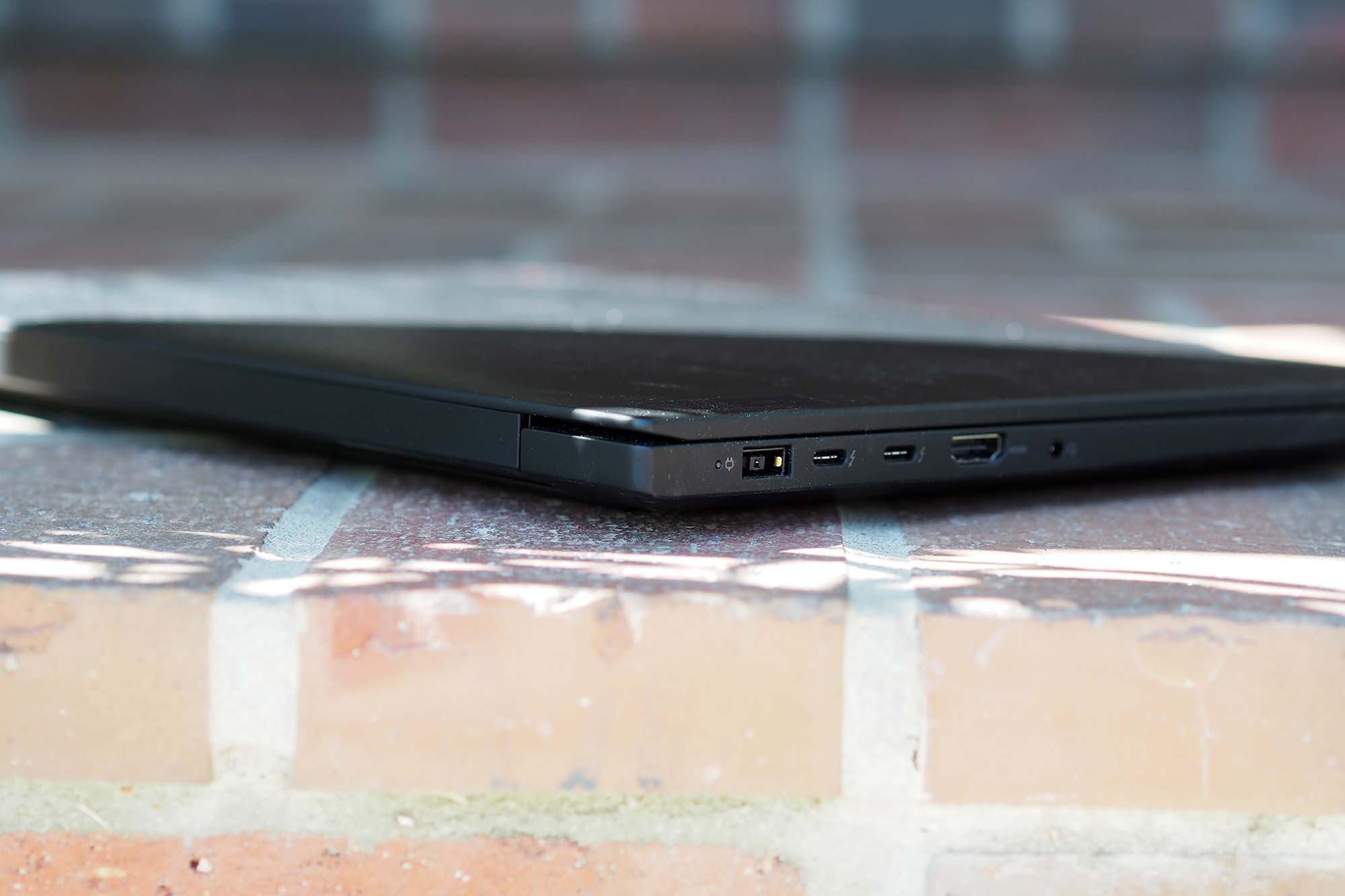 Hinges on the Lenovo ThinkPad X1 Extreme Gen 4 aptop.
