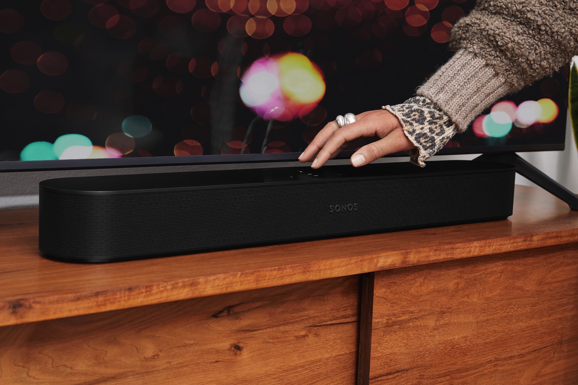 New Sonos Beam Brings Dolby Atmos To Smaller Spaces Digital Trends New Sonos Beam Brings Dolby Atmos To Smaller Spaces Digital Trends