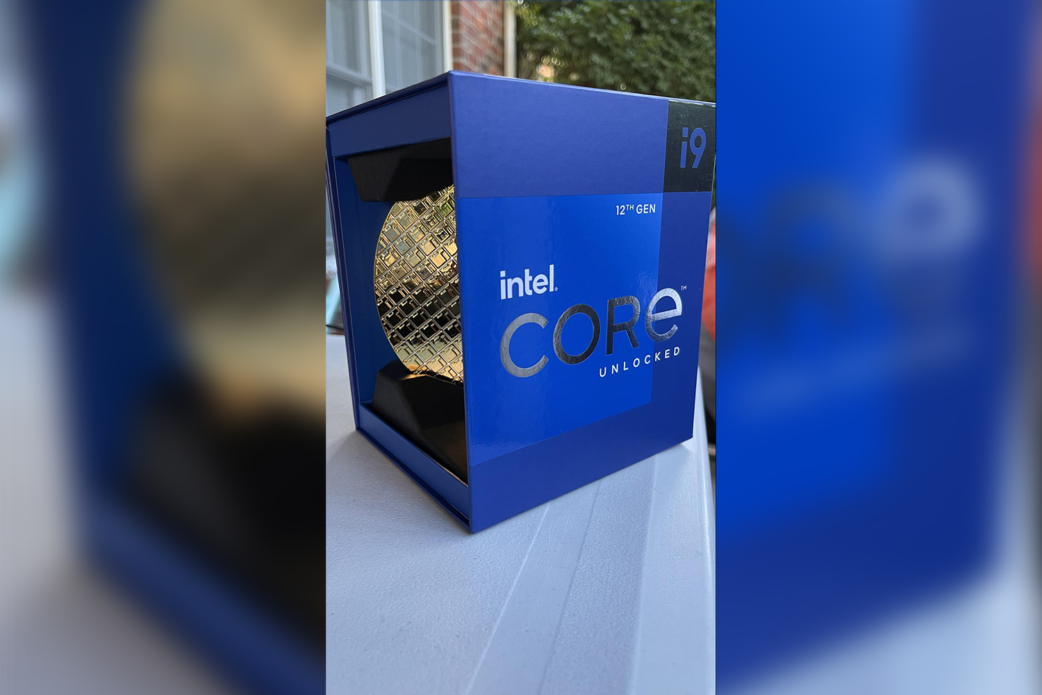 Intel Core i9-12900K box.