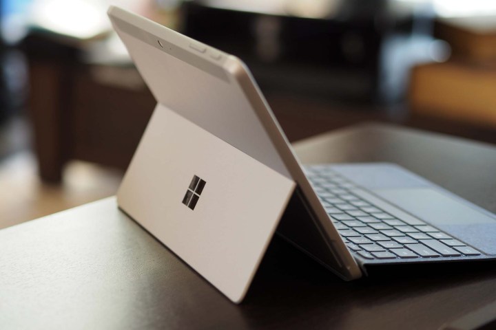 مخفف Microsoft Surface Go 3.
