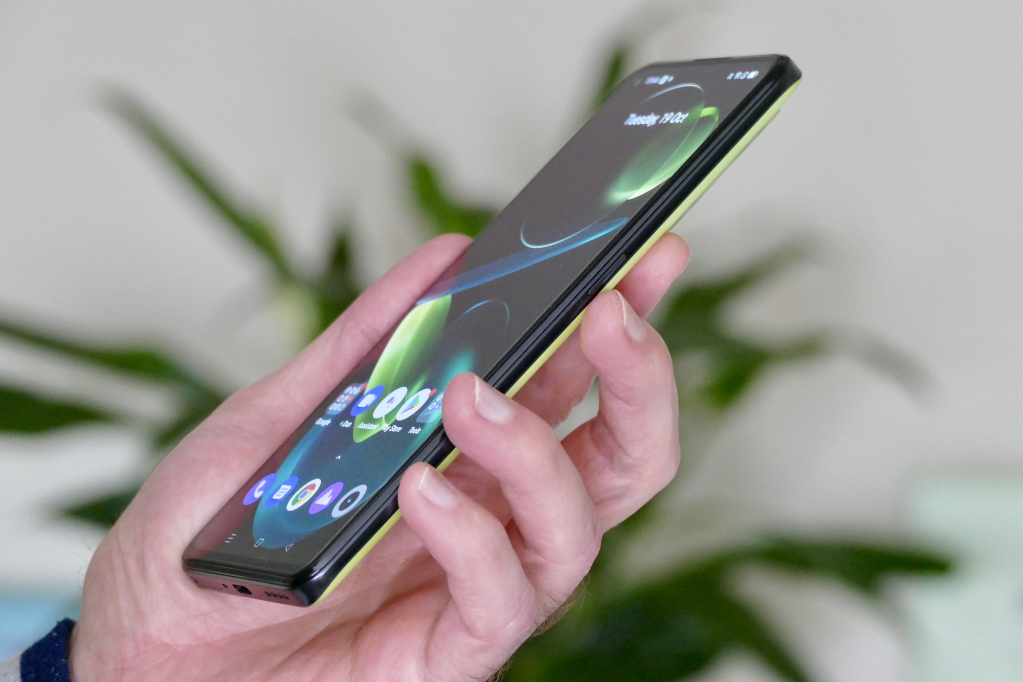 Side of the Realme GT Neo2.