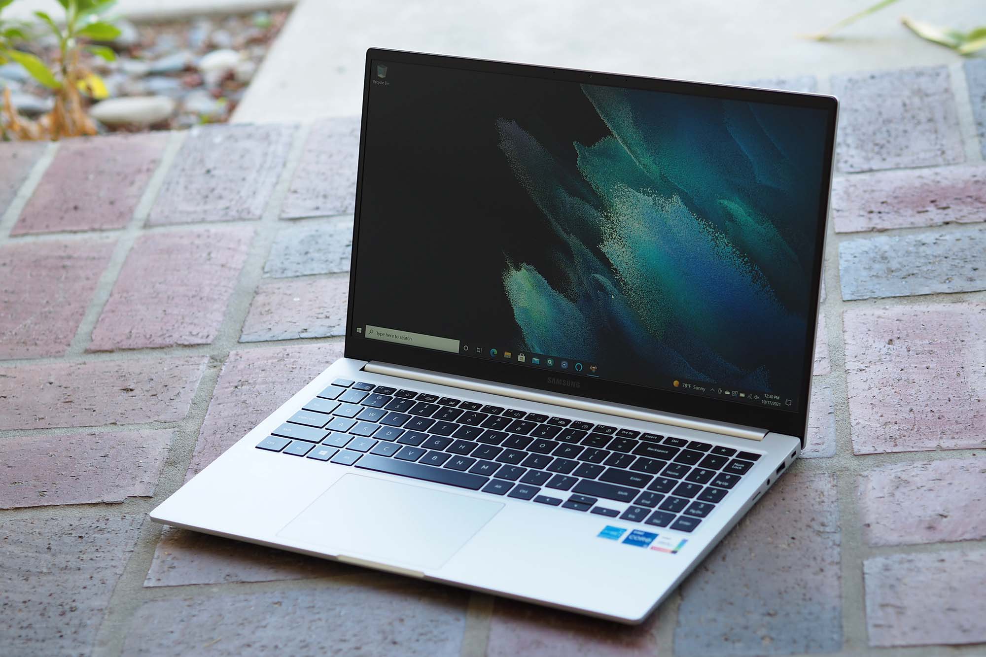 Samsung Galaxy Book Review: Too Many Compromises