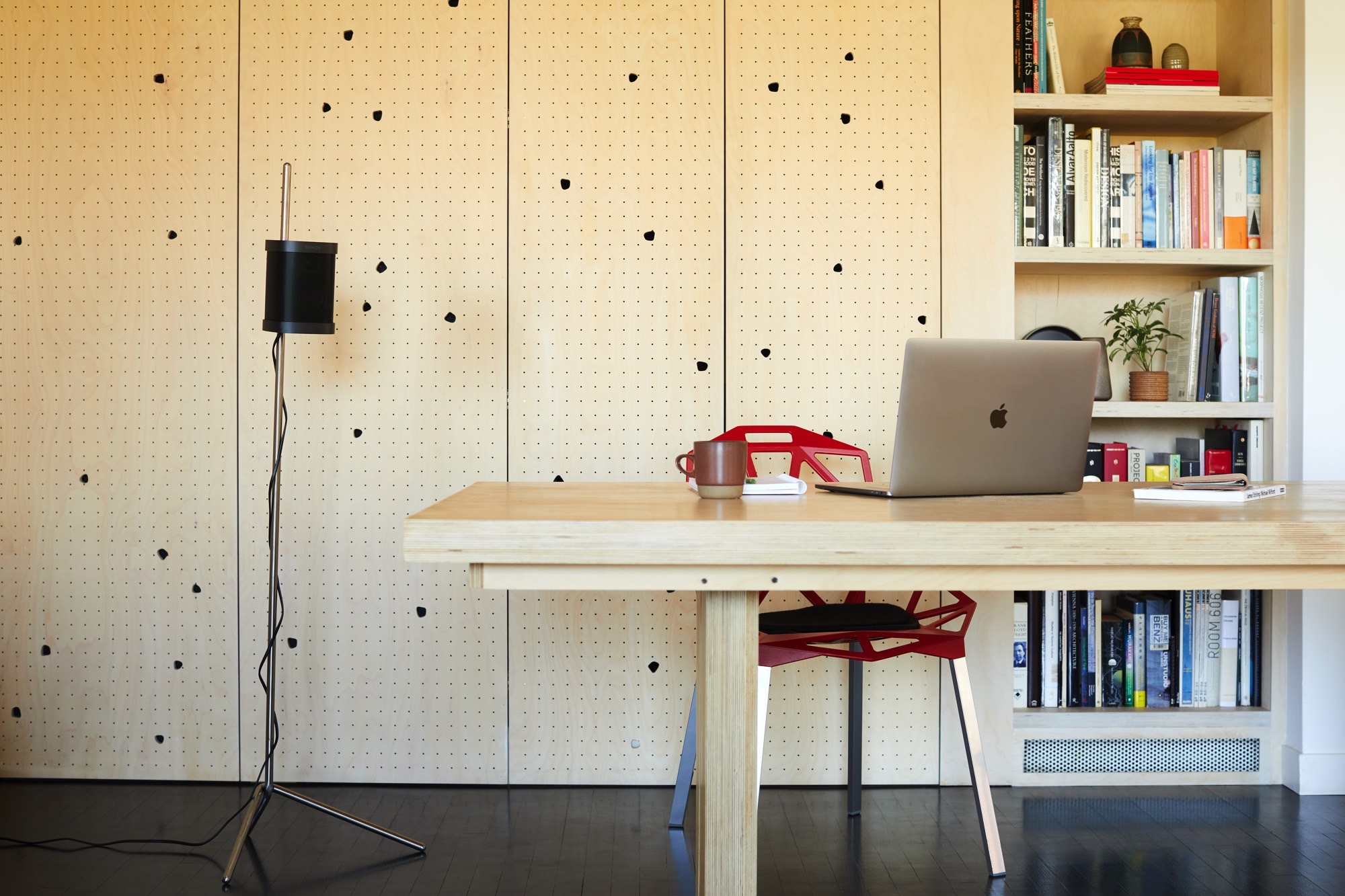 Sonos x Floyd One Stand next to a desk.