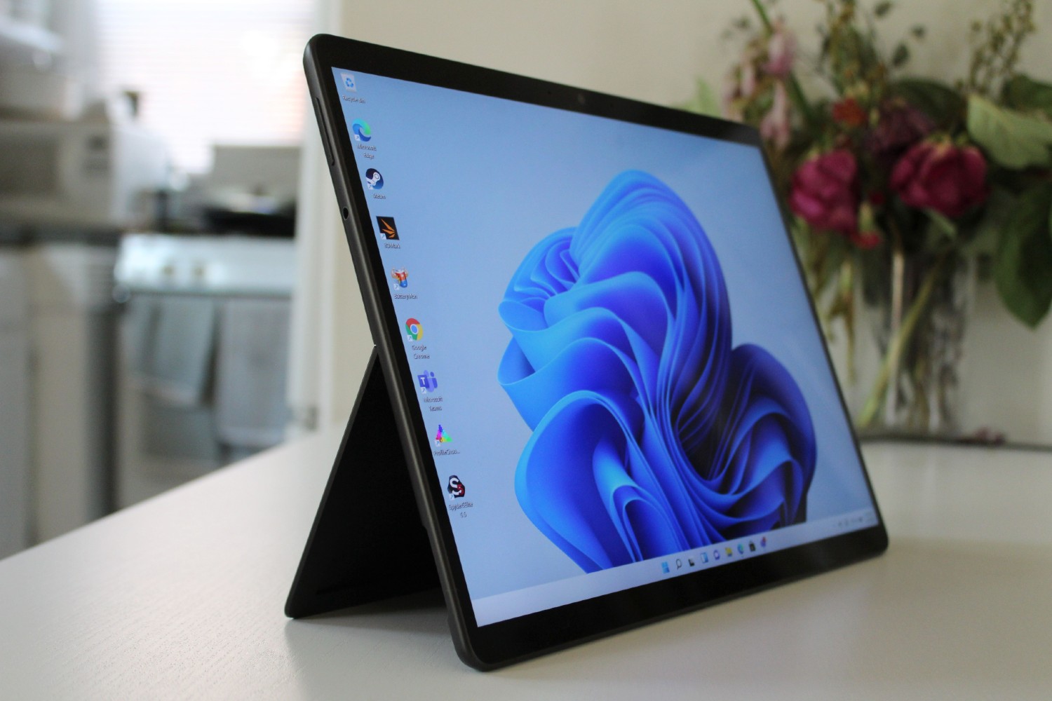 Microsoft Surface Pro 8 Review: The iPad Pro's Worthy Rival | Digital Trends