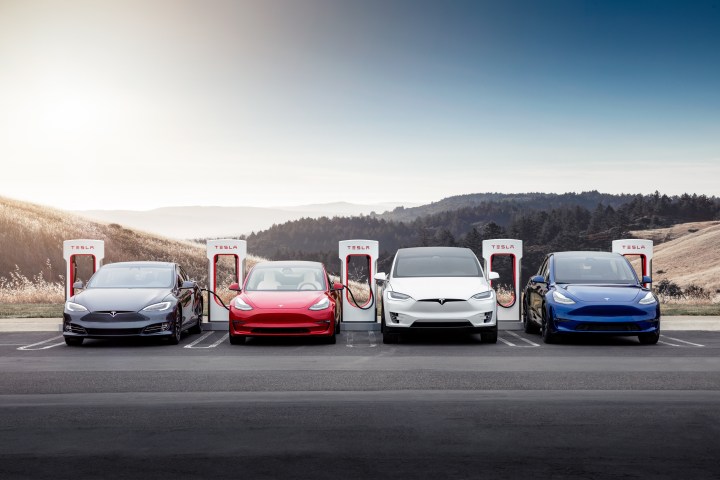 Модельный ряд автомобилей Tesla подключен к четырем станциям наддува.