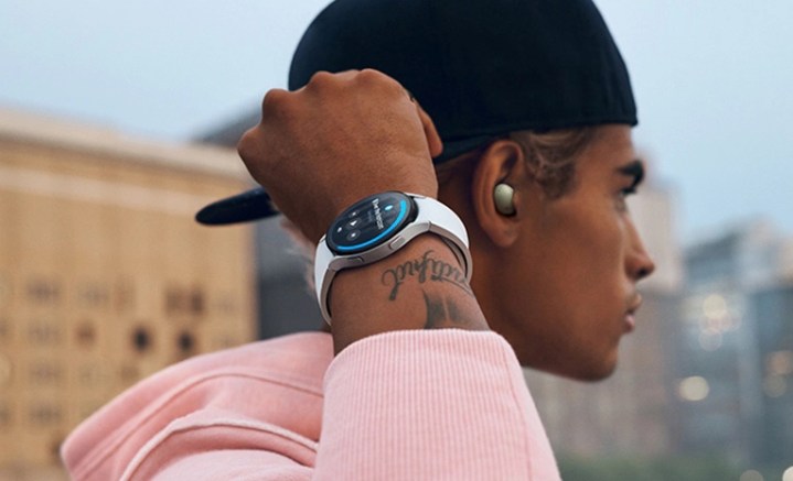 A man wearing the Samsung Galaxy Watch 4 on her wrist.