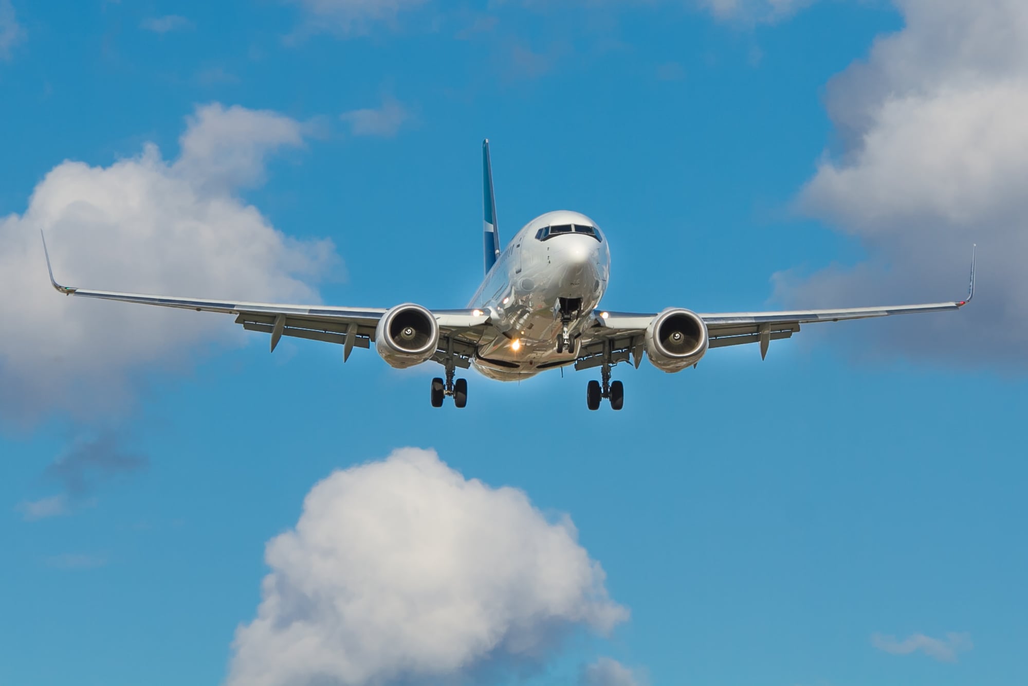 Is 5G dangerous for airplanes? Here's what pilots and the FAA say
