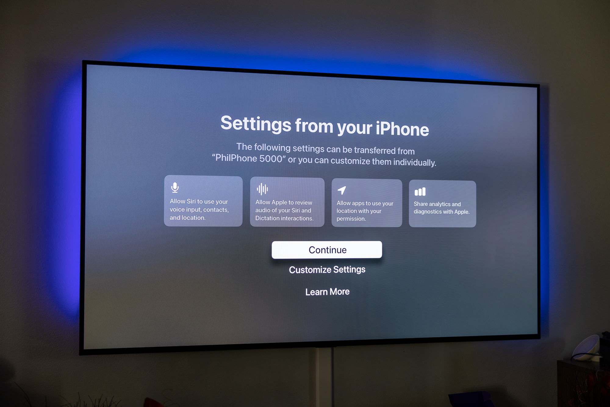 Tela de configuração da Apple TV: Obtendo configurações do seu iPhone.