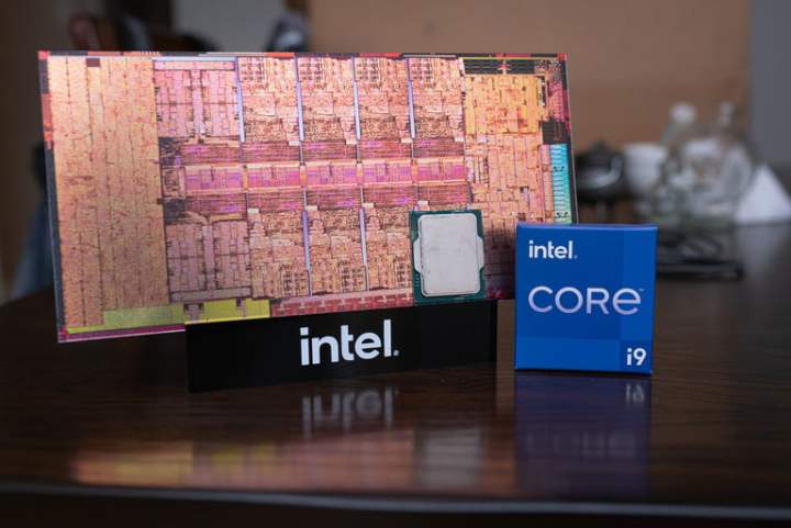 Intel Core i9-12900K box.