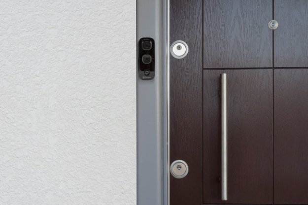 The SwannBuddy video doorbell can be hardwired or battery powered.
