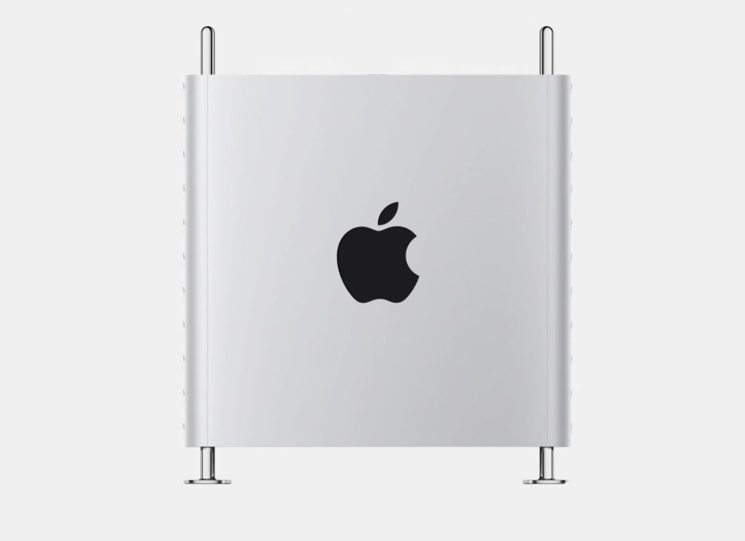 Apple Mac Pro sobre um fundo claro.