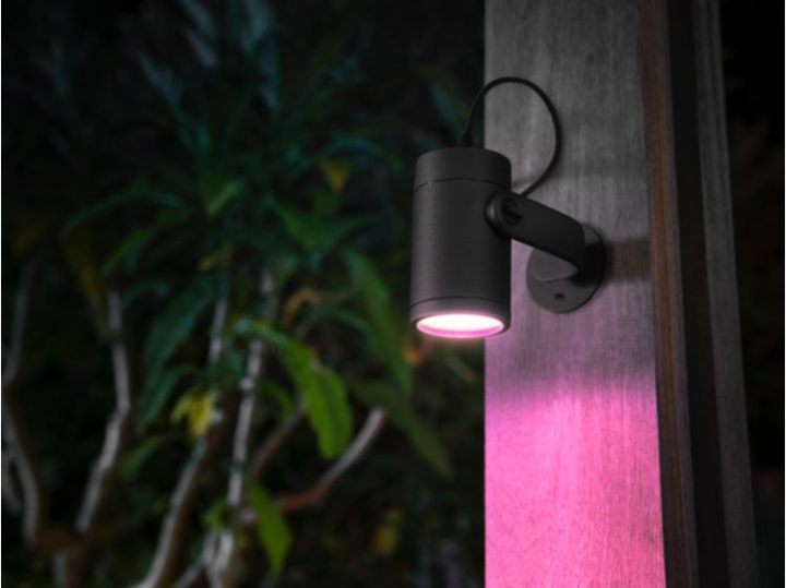 Philips Hue outdoor spotlight shining pink.