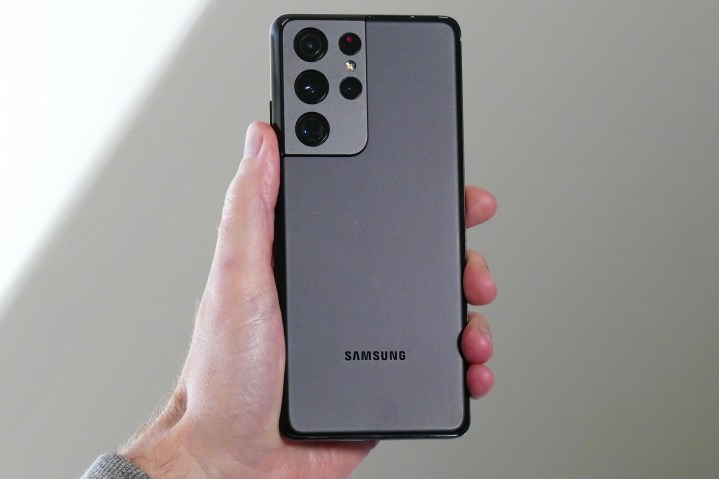 Задняя панель Samsung Galaxy S21 Ultra.