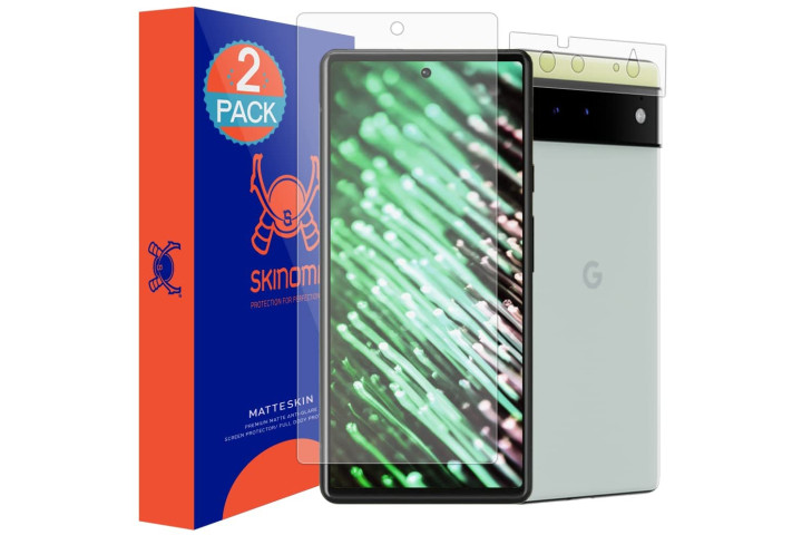Skinomi Matte Screen Protector para o Google Pixel 6 mostrando o protetor de tela do telefone ao lado da embalagem.
