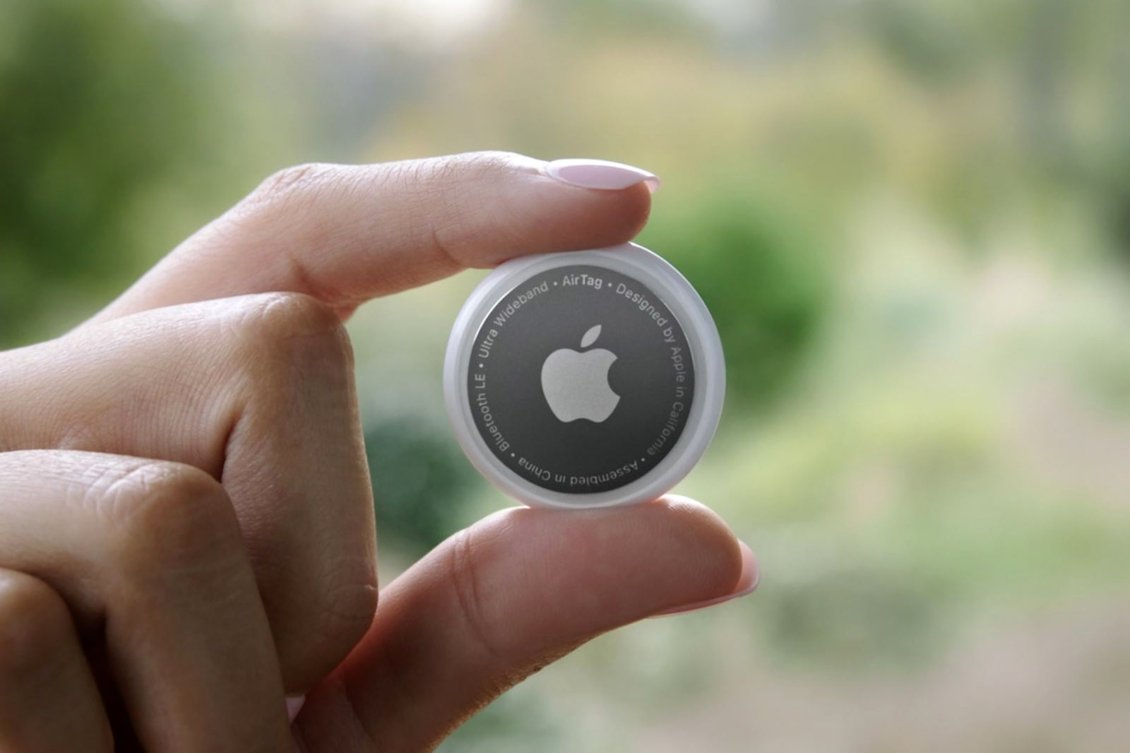 Apple AirTag, Samsung Galaxy SmartTag2, Tile Mate prices slashed - Vimarsana News