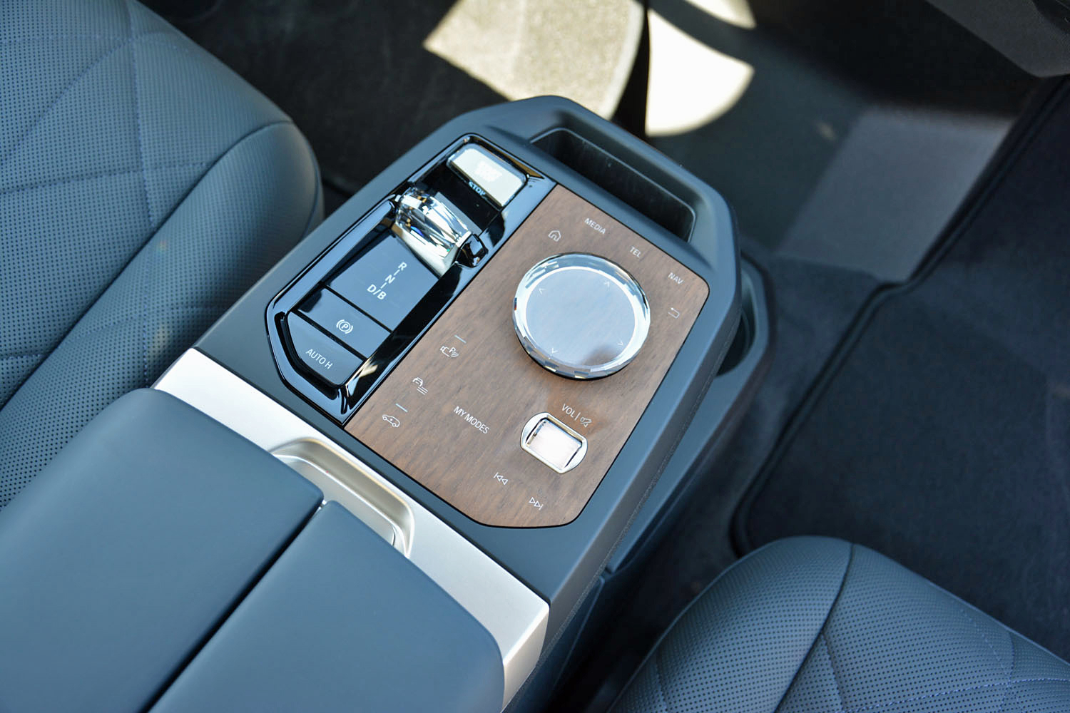 Center console of the 2023 BMW iX M60.