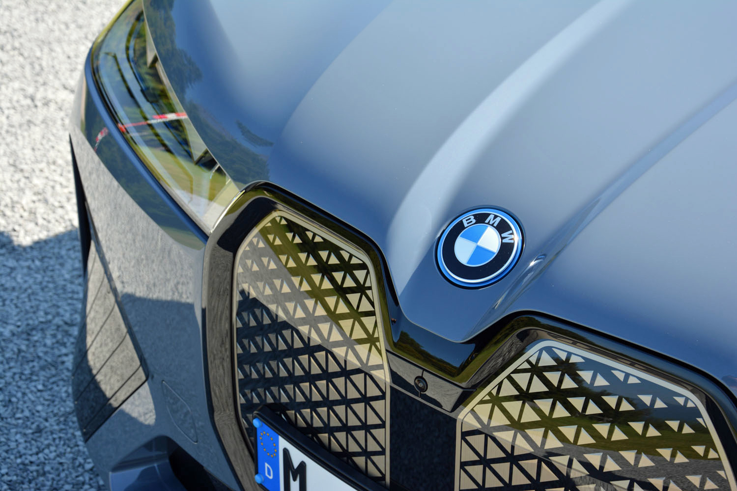 Close up of grill of the 2023 BMW iX M60.