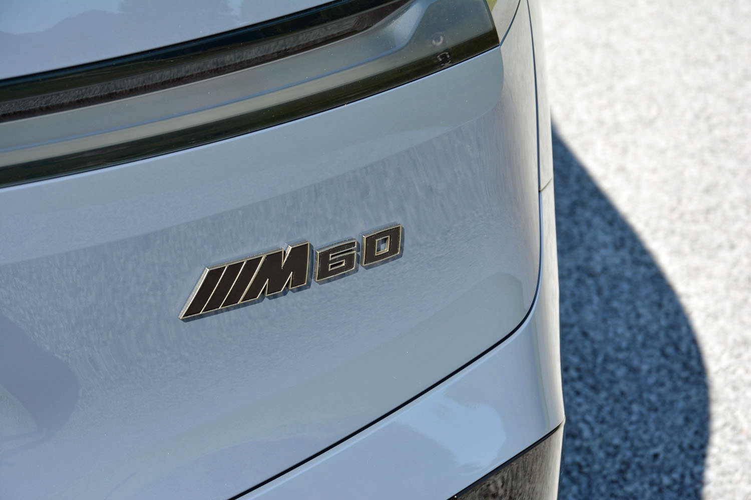 Rear logo of the 2023 BMW iX M60.
