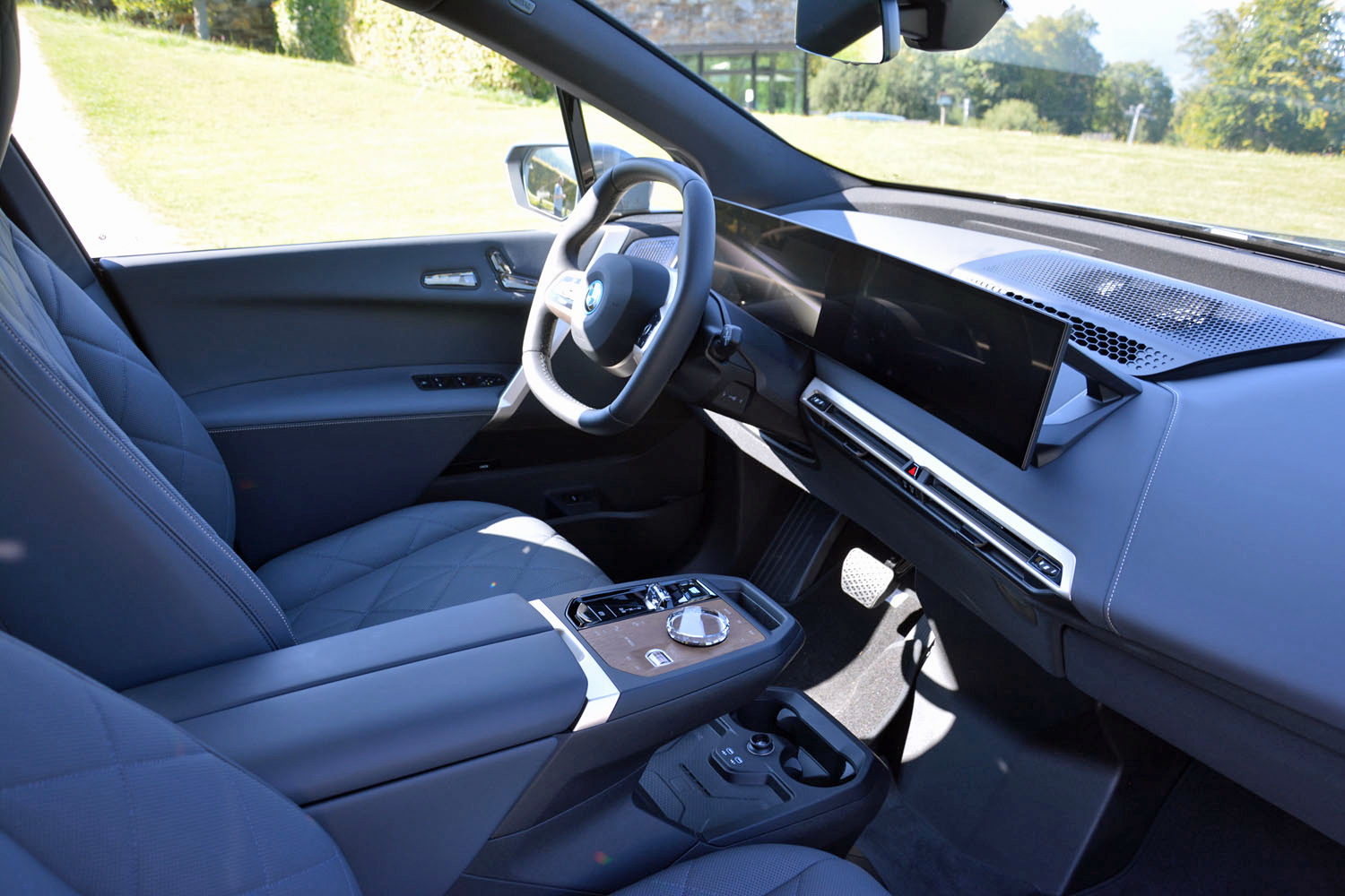 Driver's seat and dashboard of the 2023 BMW iX M60.