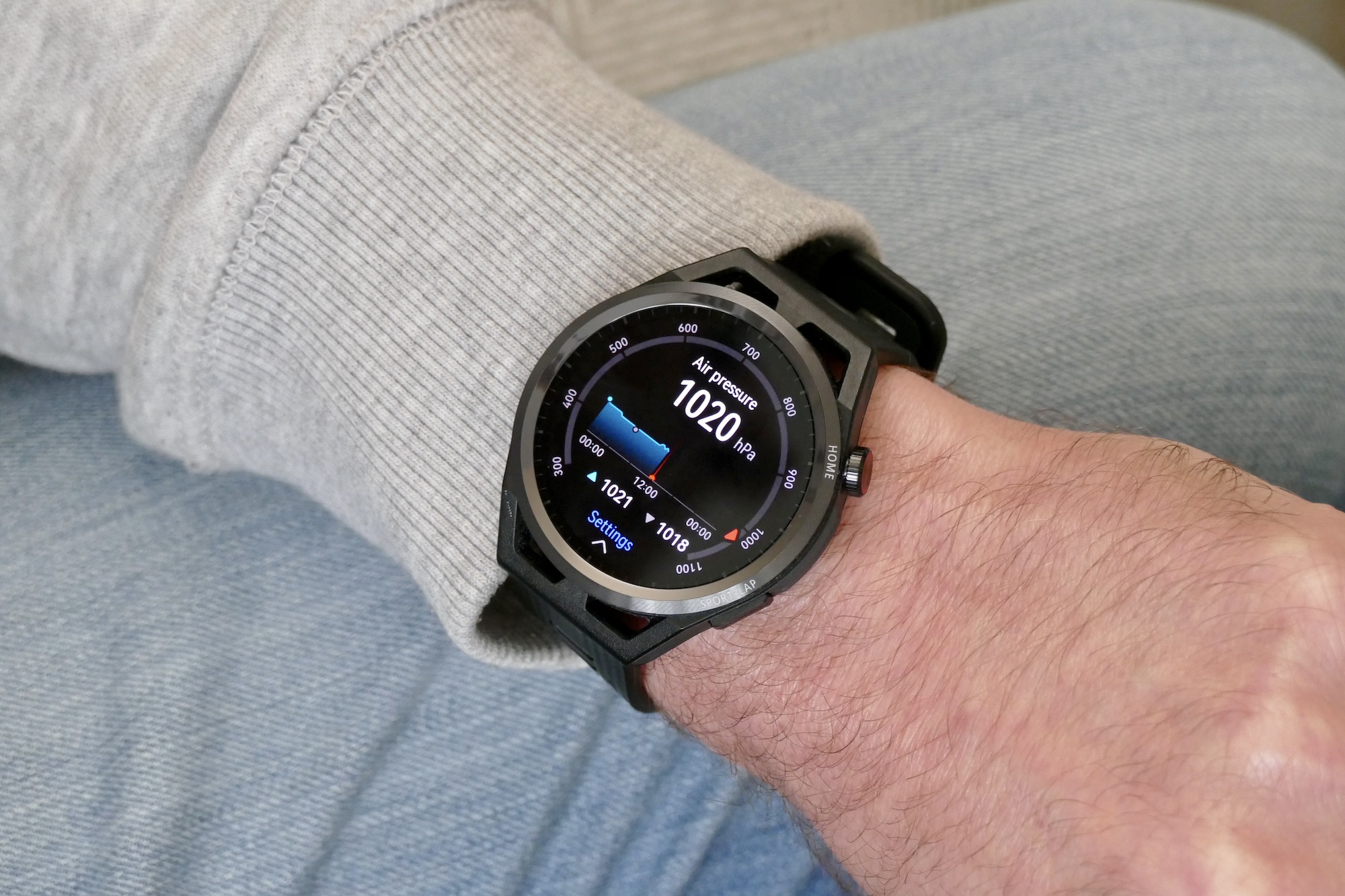 Huawei Watch GT Runner air pressure display.
