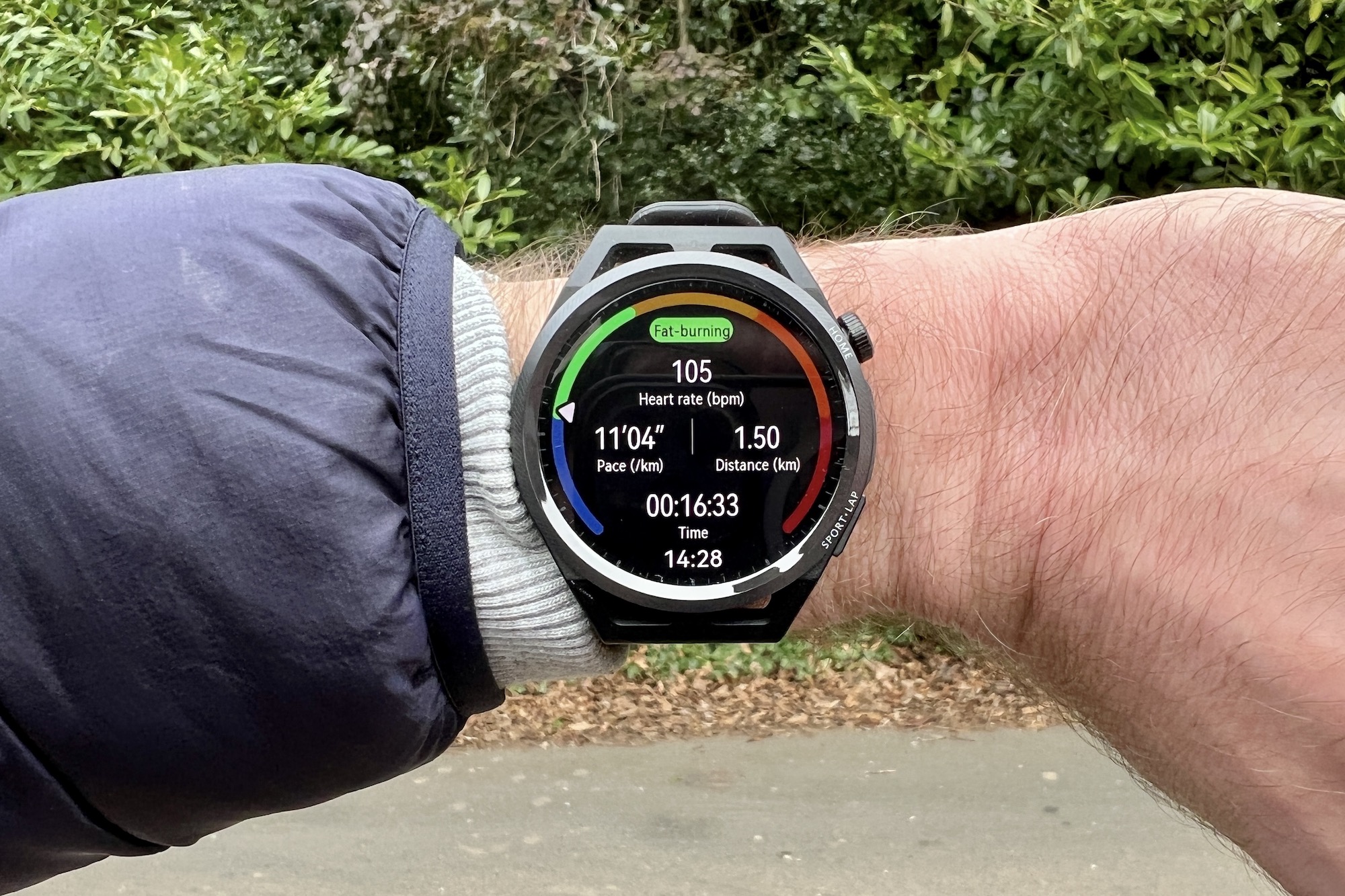 Huawei Watch GT Runner showing workout data.