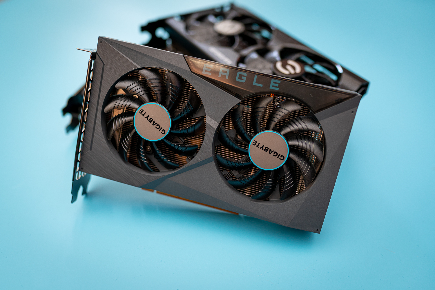 AMD RX 6500 XT se compara a outras placas gráficas.