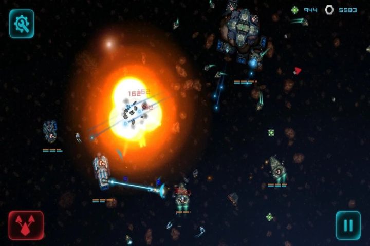 Battlevoid Harbinger game on Android showing a space battle.