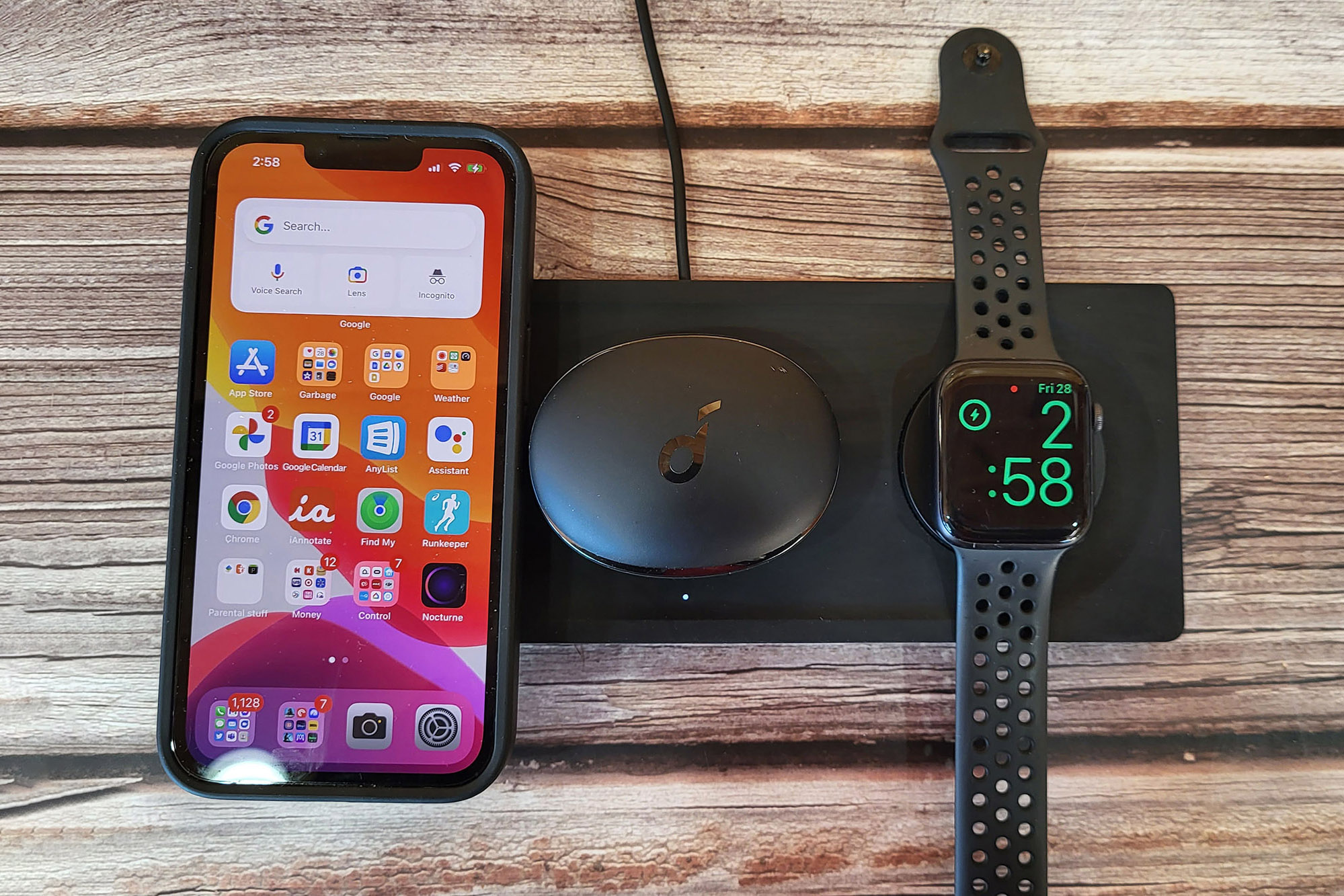 O carregador Belkin 3 em 1 pode carregar seu telefone, Airpods e Apple Watch ao mesmo tempo.