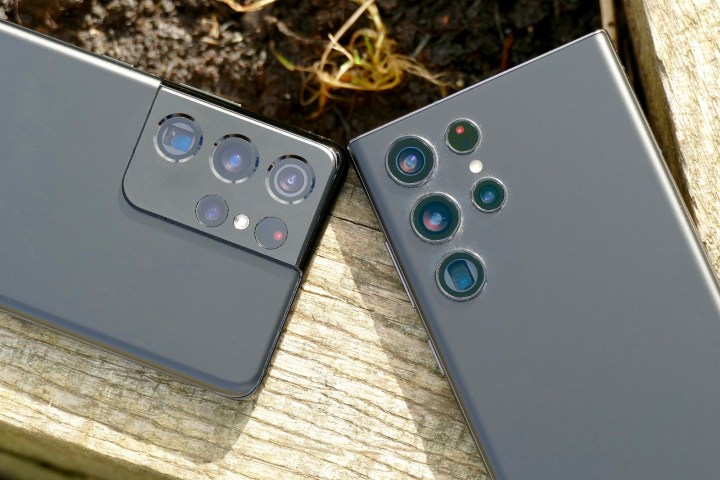 Galaxy S22 Ultra (right) and S21 Ultra camera modules.
