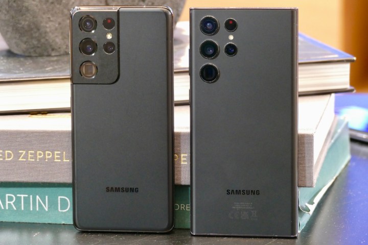 Galaxy S22 Ultra с Galaxy S21 Ultra.
