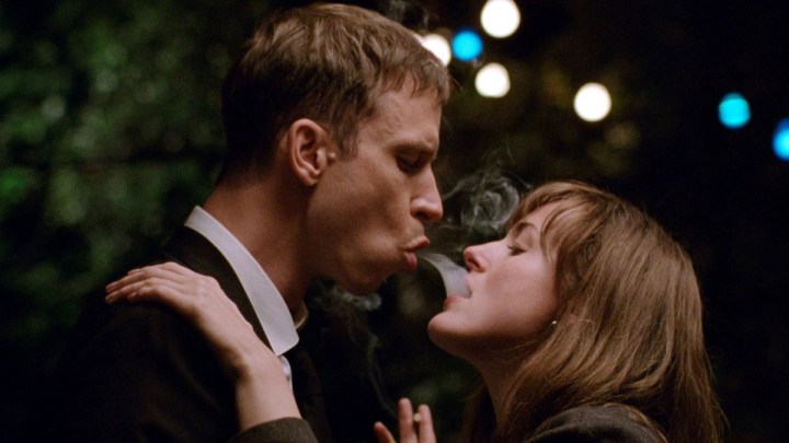 A woman blows smoke in a man's mouth in The Worst Person in the World.