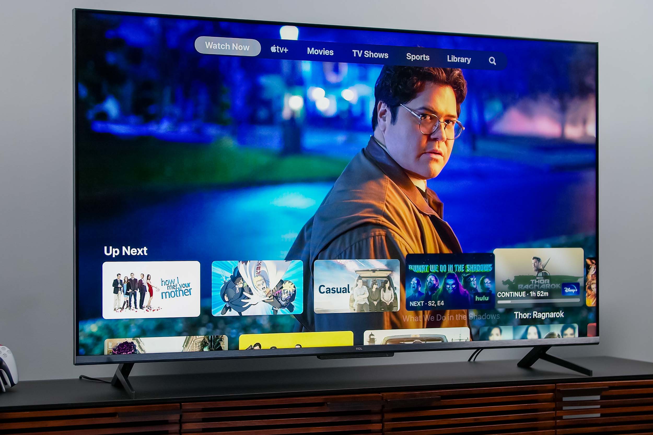 Apple 4K TV „Jetzt ansehen“-Seite auf einem Fernseher.