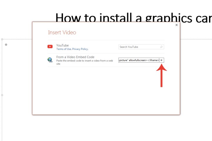 El área para insertar código incrustado para un vídeo de YouTube en Microsoft PowerPoint.