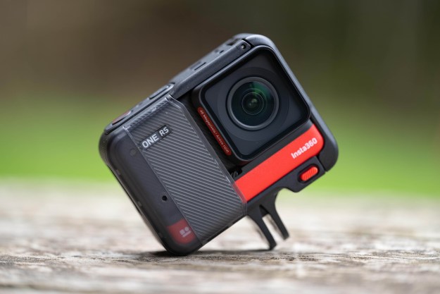 Chiếc Insta360 ONE RS này sở hữu công nghệ đỉnh cao để ghi lại các khoảnh khắc và chia sẻ chúng trực tuyến. Với khả năng quay phim 360 độ sắc nét, người dùng hoàn toàn có thể thưởng thức một trải nghiệm tuyệt vời khi xem hình ảnh liên quan đến sản phẩm này. Hãy chọn tương tác và trải nghiệm với chiếc máy ảnh này nhé! 