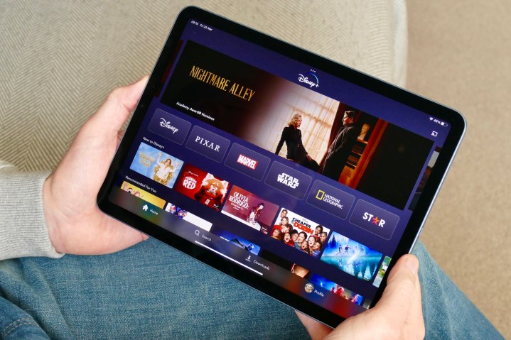 Aplicación Disney+ en el iPad Air 5.