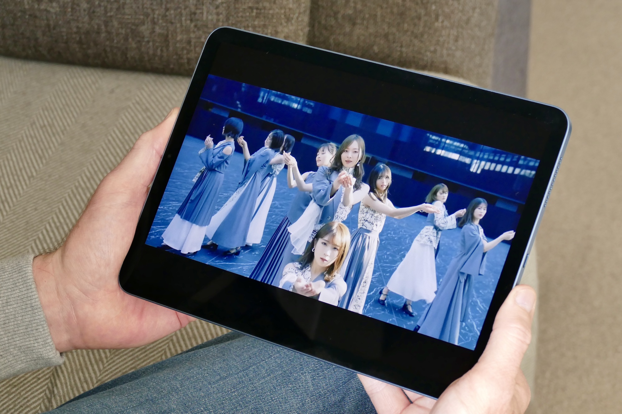 Vídeo sendo reproduzido no iPad Air 5.