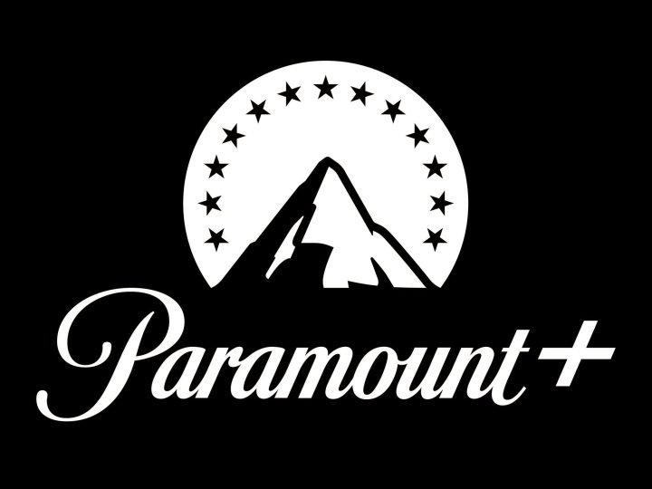 Logo Paramount Plus sur fond noir.